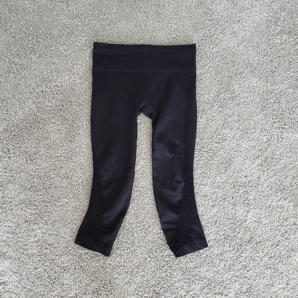 Athleta Breakthrough Laser Cut Capri Leggings - Picture 2 of 7